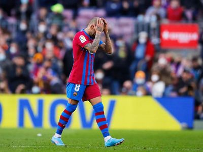 Dani Alves, From Hero to Zero: Assist, Gol, Kartu Merah