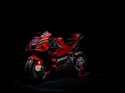 IntipUnboxing Motor Ducati di Sirkuit Mandalika