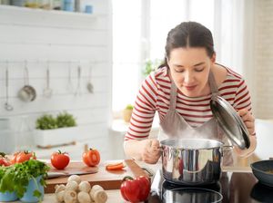 Dianggap Sepele, Kebiasaan Memasak Ini Ternyata Bisa Bikin Jerawatan Dianggap Sepele, Kebiasaan Memasak Ini Ternyata Bisa Bikin Jerawatan