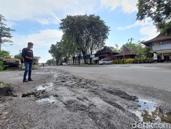 Potret Jalan Berlubang di Mojokerto yang Telan Korban Jiwa