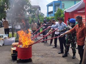 Sabu-Pistol Airsoft Dimusnahkan Jaksa di Garut