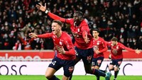 Lille berada di urutan teratas daftar ini. Juara bertahan Liga Prancis itu untung 349 juta Euro selama 10 tahun. Sebab, dari 668 juta yang didapat dari penjualan pemain, mereka hanya menghabiskan 319 juta saja. Foto: AFP/DENIS CHARLET