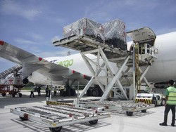 Logistik Tes Pramusim MotoGP Mandalika Bobotnya 77 Ton, Diangkut Satu Pesawat Ini