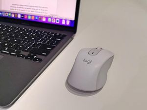 Logitech Signature M650, Mouse Senyap yang Mantap Digenggam Logitech Signature M650, Mouse Senyap yang Mantap Digenggam