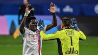 Lyon ada di posisi runner-up. Belanja pemain yang mereka lakukan cukup besar, yakni 439 juta Euro. Namun mereka juga mendapat 686 juta dari penjualan pemain, sehingga untung 247 juta. Foto: AFP/OLIVIER CHASSIGNOLE