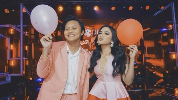 8 Foto Mahalini Resmi Pacaran dengan Rizky Febian, Nangis Saat Ditembak
