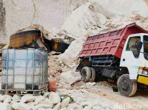 Operator Backhoe Tewas Tertimpa Longsoran Batu Besar di Galian C Lamongan