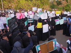 Ramai Aksi Demo Larangan Hijab, India Perintahkan Sekolah Ditutup