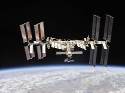 Rusia: Sanksi AS Bisa Bikin Stasiun Antariksa Jatuh Tak Terkendali