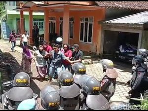 AJI-LBH Kecam Aparat Intimidasi Jurnalis dan Sweeping HP Warga di Wadas AJI-LBH Kecam Aparat Intimidasi Jurnalis dan Sweeping HP Warga di Wadas