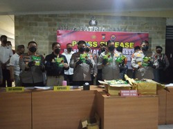 Polisi Tangkap 2 Pria Bawa 21 Kg Sabu di Pelabuhan Makassar