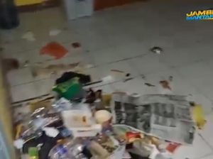 Gubernur Murka SMA Unggulan di Jambi Banyak Sampah Gubernur Murka SMA Unggulan di Jambi Banyak Sampah