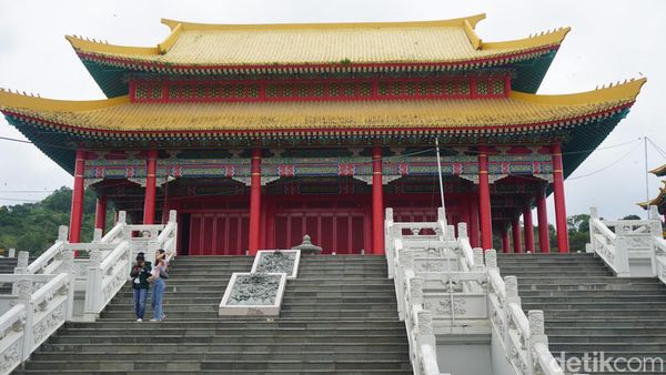 Potret Vihara Terbesar dan Termegah di Singkawang