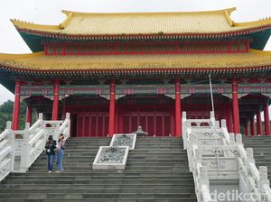 Potret Vihara Terbesar dan Termegah di Singkawang