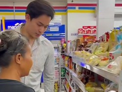 YouTuber Steven Stenly Ajak Pemulung hingga Satpam Belanja Sembako Gratis