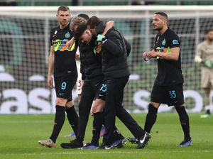 Si Ular Lolos Sih, tapi Bastoni Malah Cedera