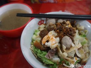 Singkawang Punya Bakmi Loncat, Langganannya Para Pejabat!