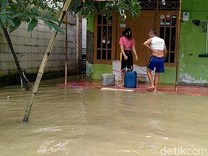 Cerita Warga soal Banjir di Pekalongan: Sudah Langganan Sejak 1992 Cerita Warga soal Banjir di Pekalongan: Sudah Langganan Sejak 1992