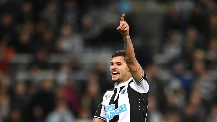 NEWCASTLE UPON TYNE, ENGLAND - FEBRUARY 08: Newcastle Bruno Guimaraes in action on his league debut during the Premier League match between Newcastle United  and  Everton at St. James Park on February 08, 2022 in Newcastle upon Tyne, England. (Photo by Stu Forster/Getty Images)
