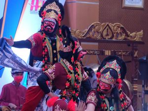 Saat Bupati Indramayu Bawakan Tari Topeng Kelana Gandrung