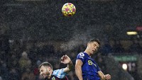 Dengan tak bikin gol saat Manchester United imbang 1-1 lawan Burnley, puasa gol di lima laga buat Ronaldo adalah yang terpanjang buatnya dalam periode satu dekade lebih. Belum pernah ia puasa sepanjang ini sejak 2012. Foto: AP/Jon Super