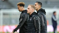 Namun, Donny van de Beek tak langsung dimainkan oleh Frank Lampard. Ia harus lebih dulu duduk di bangku cadangan. Foto: Getty Images/Alex Livesey