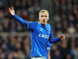 Beda penampilannya dari bench saat di MU dulu dengan di Everton sekarang adalah, jumlah menit bermain van de beek bersama The Toffees di Premier League sudah lebih banyak ketimbang bersama Setan Merah selama lima laga terakhir ajang itu. Foto: Getty Images/Alex Livesey