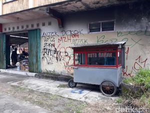Densus 88 Tangkap Penjual Roti Bakar di Bantul