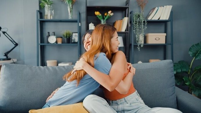 Berikan apresiasi sebagai bentuk penghargaan atas hubungan pertemanan yang terjalin.