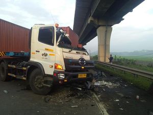 Ada Penanganan Kecelakaan, Tol Jakarta Arah Cikampek Macet Ada Penanganan Kecelakaan, Tol Jakarta Arah Cikampek Macet