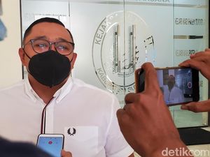 Kongkow di Karaoke, Ketua DPRD Kabupaten Sukabumi: Seizin Istri Kongkow di Karaoke, Ketua DPRD Kabupaten Sukabumi: Seizin Istri