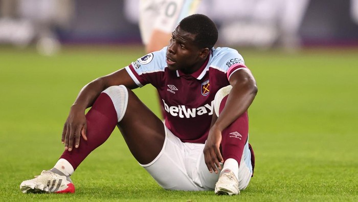 LONDON, ENGLAND - FEBRUARY 08:  Kurt Zouma of West Ham United looks dejected after  the Premier League match between West Ham United and Watford at London Stadium on February 8, 2022 in London, United Kingdom. (Photo by Marc Atkins/Getty Images)