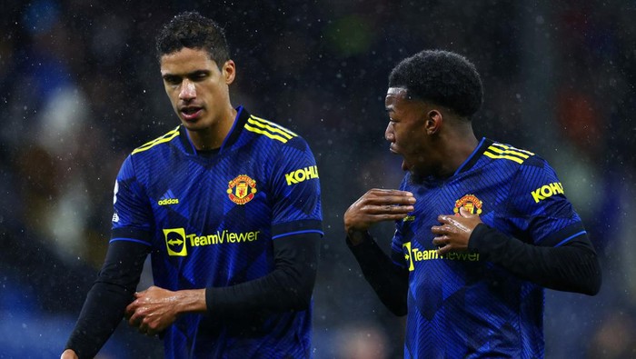 BURNLEY, ENGLAND - FEBRUARY 08: Anthony Elanga of Manchester United (R) and Raphael Varane of Manchester United interact following their draw in the Premier League match between Burnley and Manchester United at Turf Moor on February 08, 2022 in Burnley, England. (Photo by Clive Brunskill/Getty Images)