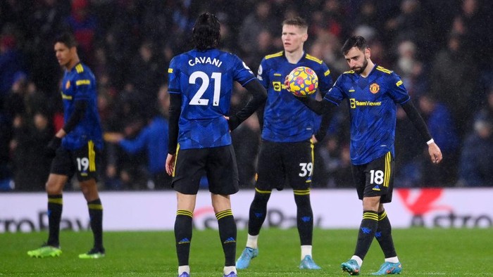 BURNLEY, ENGLAND - FEBRUARY 08: Bruno Fernandes of Manchester United looks dejected after conceding their first goal during the Premier League match between Burnley and Manchester United at Turf Moor on February 08, 2022 in Burnley, England. (Photo by Laurence Griffiths/Getty Images)