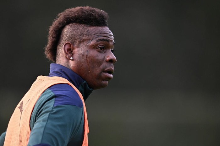 FLORENCE, ITALY - JANUARY 26: Mario Balotelli of Italy in action during an Italy training session at Centro Tecnico Federale di Coverciano on January 26, 2022 in Florence, Italy. (Photo by Claudio Villa/Getty Images)
