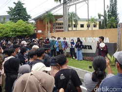 Momen Unjuk Rasa Warga Yogya, Tuntut Polisi Keluar dari Desa Wadas!