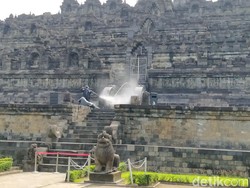 Ternyata Gini Lho Cara Bersihkan Candi Borobudur