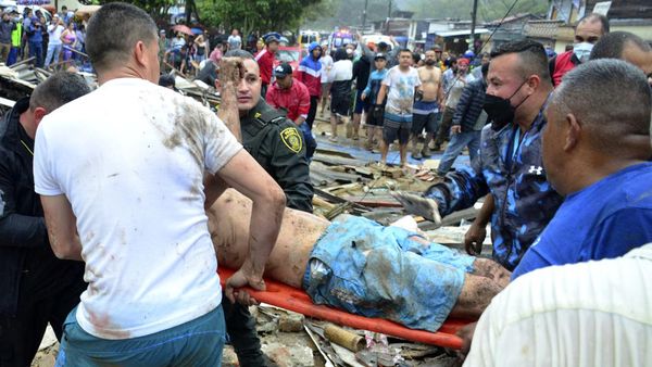 Momen Evakuasi Korban Longsor yang Tewaskan Belasan Orang di Kolombia
