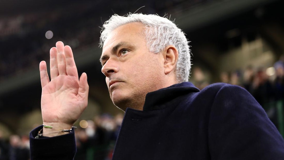 Jose Mourinho masih dicintai publik Meazza, tapi Inter Milan tak pernah berencana mendatangkan dia kembali. (Foto: Getty Images/Marco Luzzani)