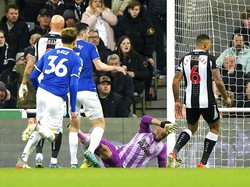 Kini The Magpies berada di urutan 17 di  klasemen sementara dengan koleksi 18 poin. Sementara Everton berada di peringkat 16.