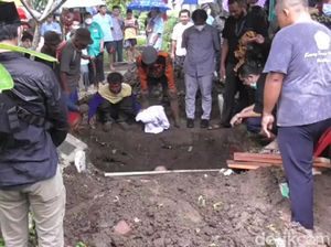 Jenazah Yahya Muhaimin Dimakamkan di Bumiayu Brebes Jenazah Yahya Muhaimin Dimakamkan di Bumiayu Brebes