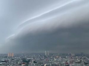 Viral Awan Membentuk Garis di Jakarta, BMKG Ungkap Fenomena Sebenarnya