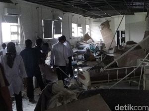 Sebelum Plafon RSUD Sumenep Ambrol, Pasien Dengar Kretek Lalu Berhamburan Sebelum Plafon RSUD Sumenep Ambrol, Pasien Dengar Kretek Lalu Berhamburan