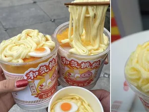 Unik! Gerai Ini Tawarkan Milk Tea Ramen dengan Topping Telur Unik! Gerai Ini Tawarkan Milk Tea Ramen dengan Topping Telur