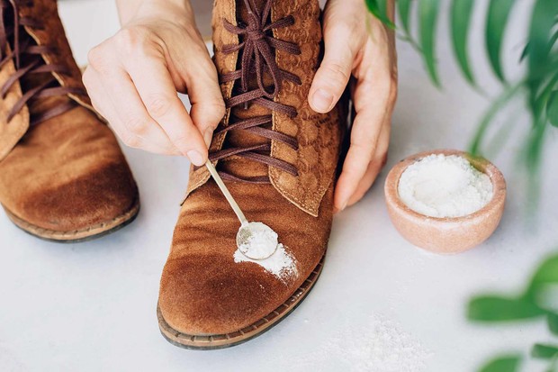 Rapikan Tektur Suede dengan Sikat Gigi/Foto: thespruce.com Rapikan Tektur Suede dengan Sikat Gigi/Foto: thespruce.com