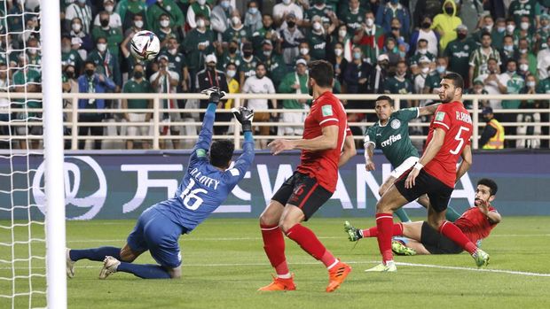 Soccer Football - Club World Cup - Semi Final - Palmeiras v Al Ahly - Al Nahyan Stadium, Abu Dhabi, United Arab Emirates - February 8, 2022 Palmeiras' Dudu scores their second goal REUTERS/Suhaib Salem