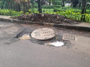 Pernah Ada Pengendara Jatuh Gegara Sumur Resapan Kuningan Jaksel Rusak