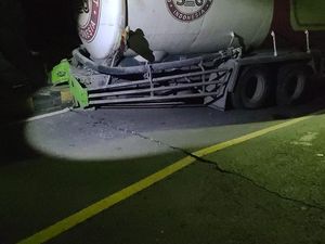 Jembatan Ngantru Ngawi Retak dan Ambles Tertabrak Truk Tak Kuat Nanjak