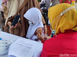 PTM Cianjur Disetop, Capaian Vaksinasi Anak Terkendala PTM Cianjur Disetop, Capaian Vaksinasi Anak Terkendala