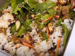 Aleix Espargaro Pamer Makan Nasi Kotak di Mandalika, Lauknya Tempe